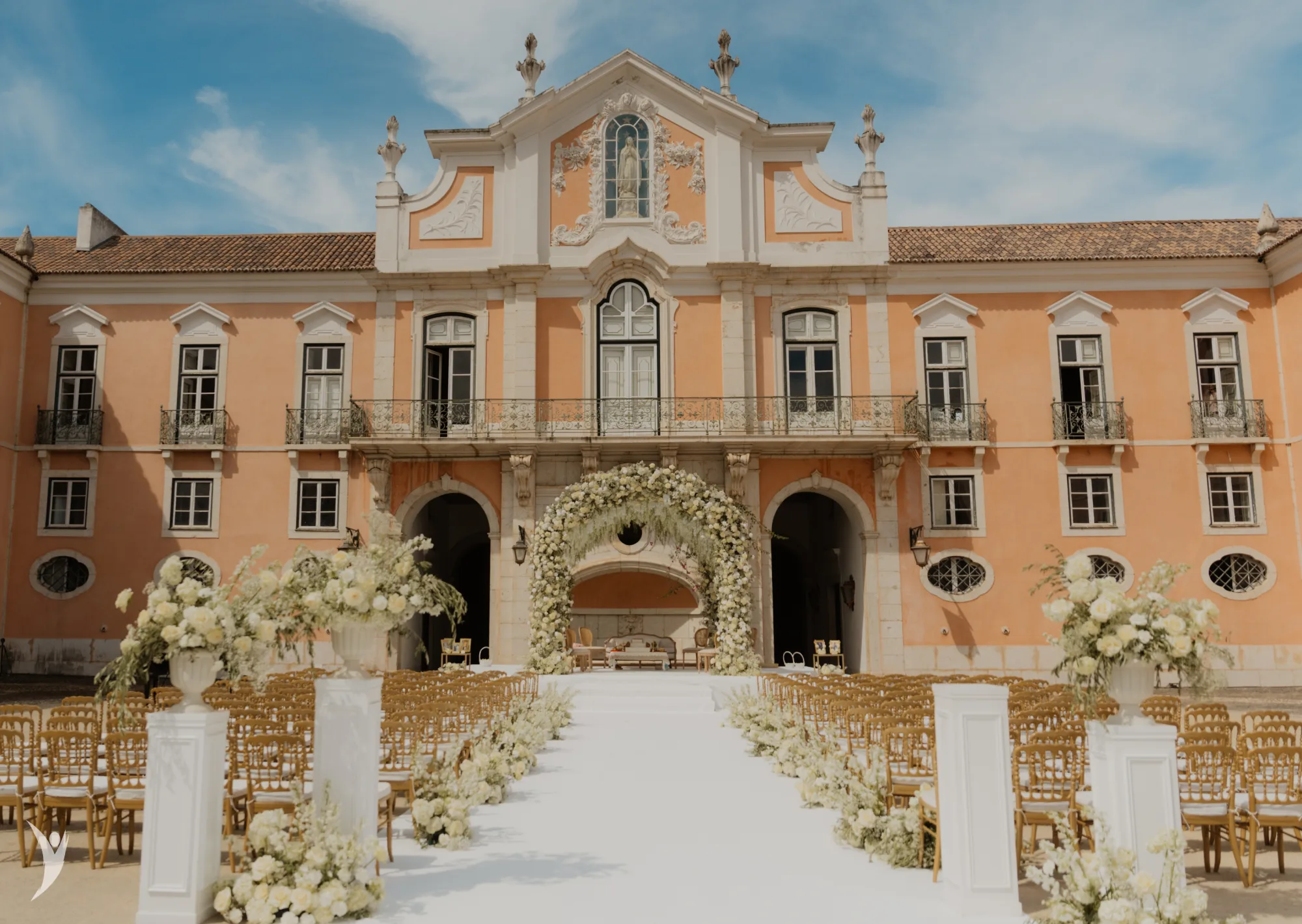 An Indian wedding in Portugal at Palácio do Correio-Mor, near Lisbon